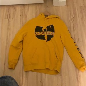 H&M yellow wutang hoodie fitted